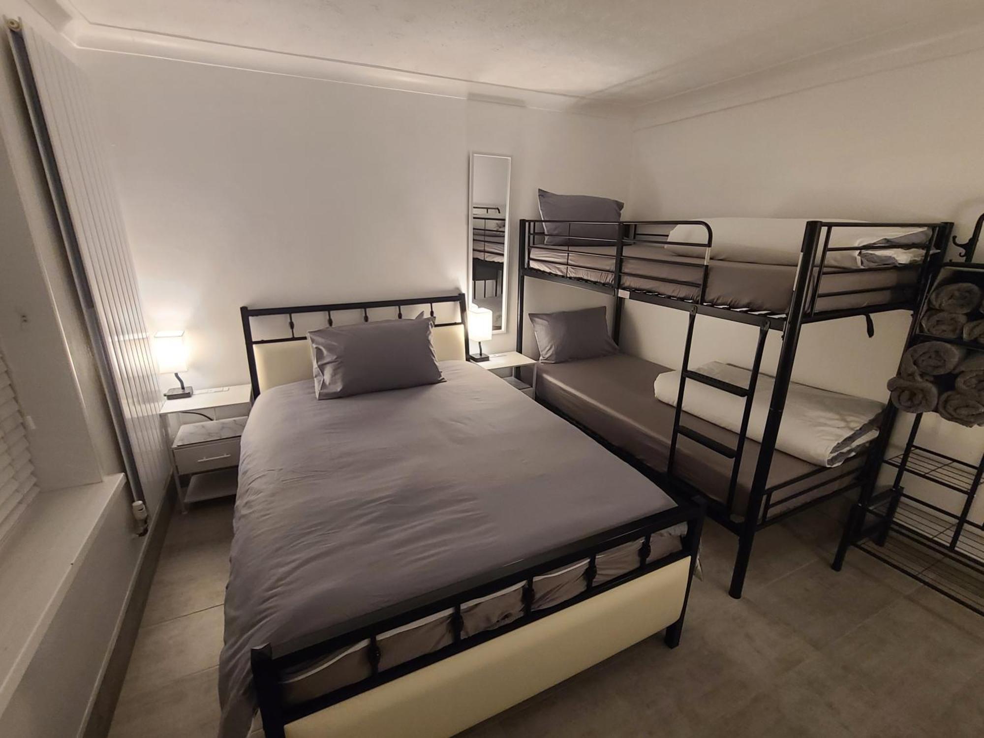 Roomz-Gatwick-London-Airport Parking-Travel Service Ifield 外观 照片